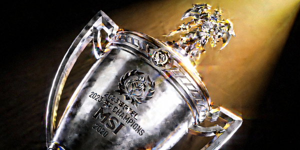 英雄联盟2023季中冠军赛MSI奖杯特写 - 银色奖杯在聚光灯下闪耀